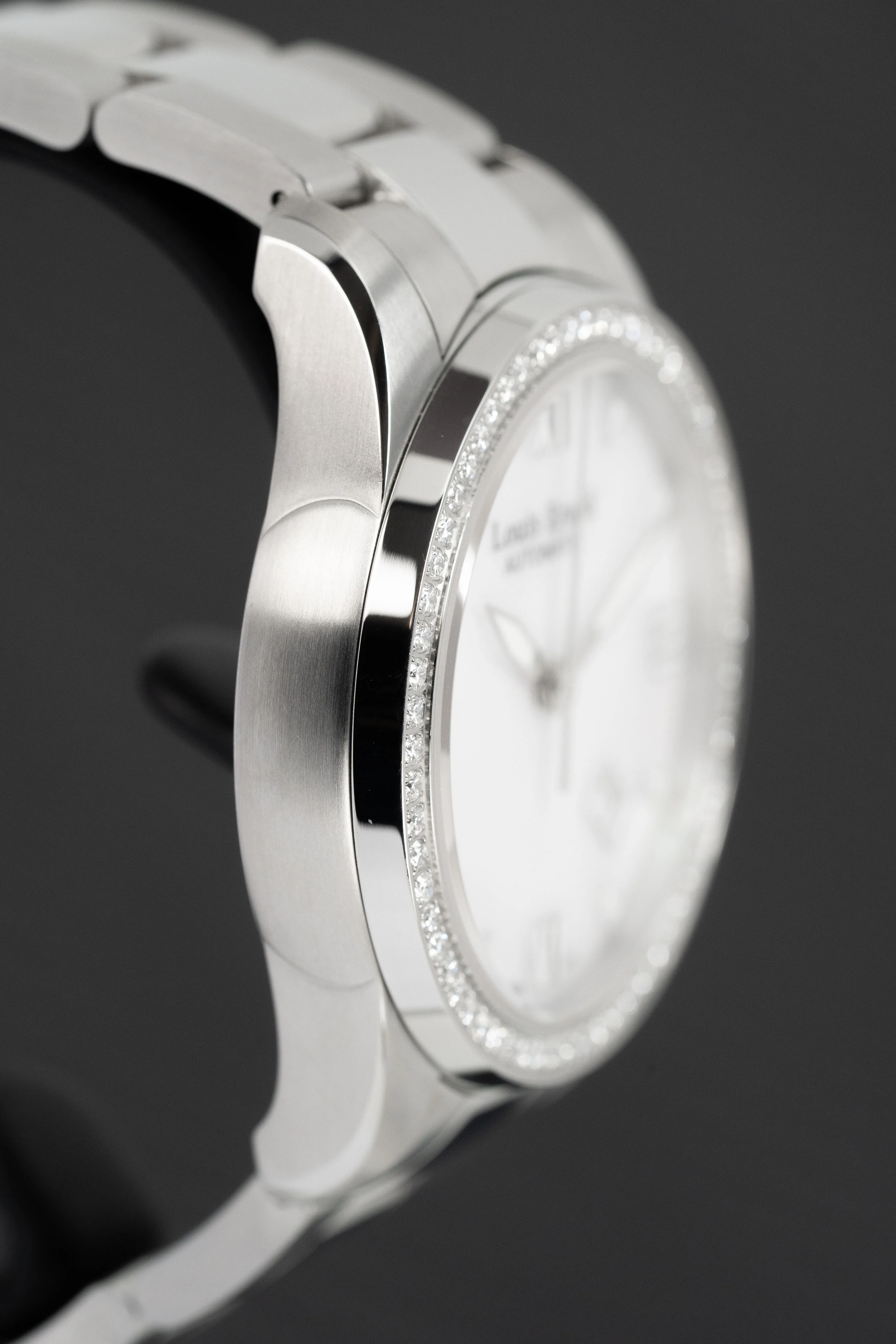 Louis Erard Watch Men's Automatic Heritage Diamond Mother of Pearl 69101SE04.BMA19