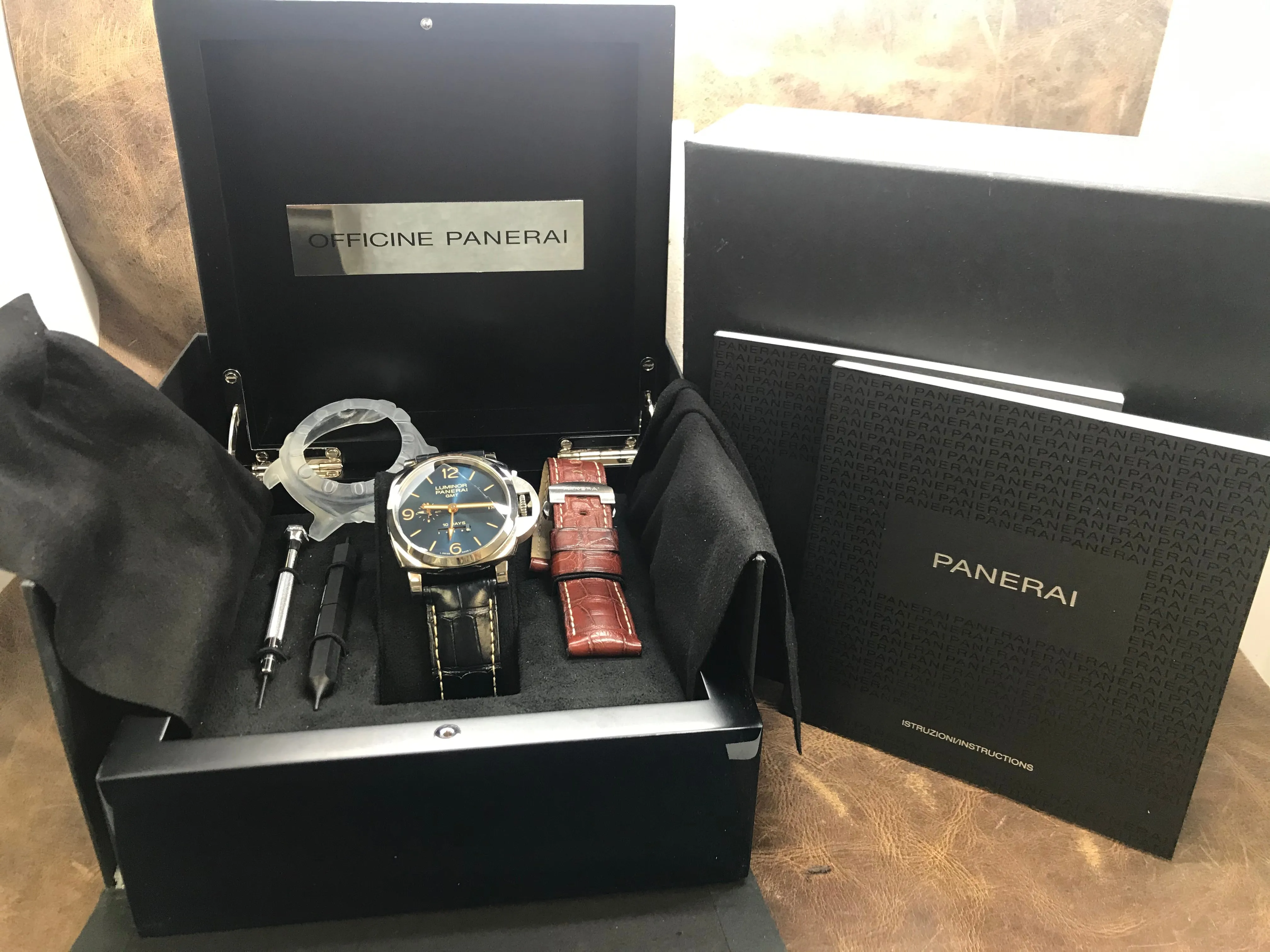 Panerai Luminor 1950 10 Days GMT PAM00689 Blue Dial Automatic Men's Watch