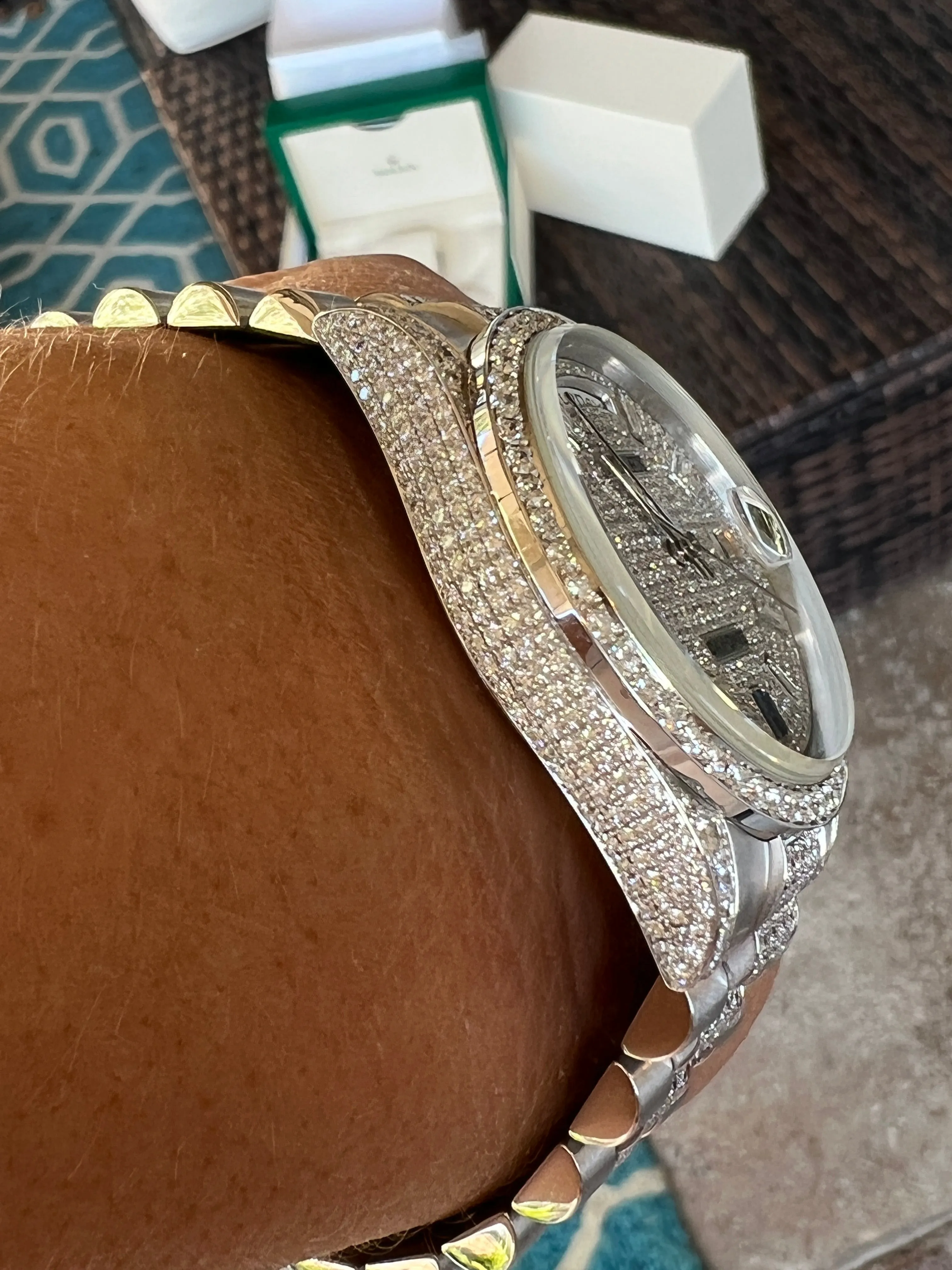 Rolex 36mm "Presidential" Day-Date 118239 Unisex Watch. Diamond Dial with Sapphire, Diamond Case, Diamond Lugs, Diamond Center Links and Diamond Bezel