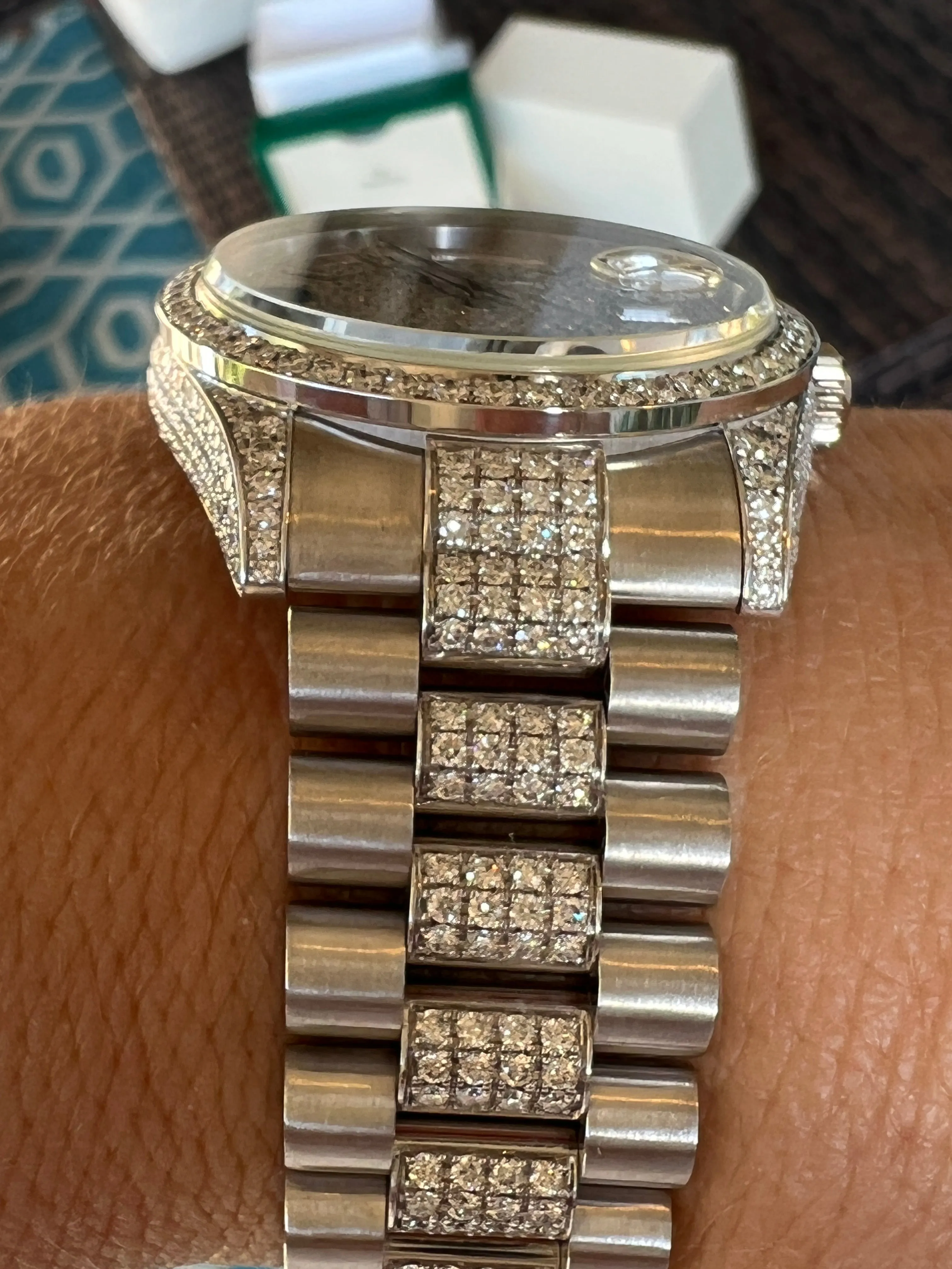 Rolex 36mm "Presidential" Day-Date 118239 Unisex Watch. Diamond Dial with Sapphire, Diamond Case, Diamond Lugs, Diamond Center Links and Diamond Bezel