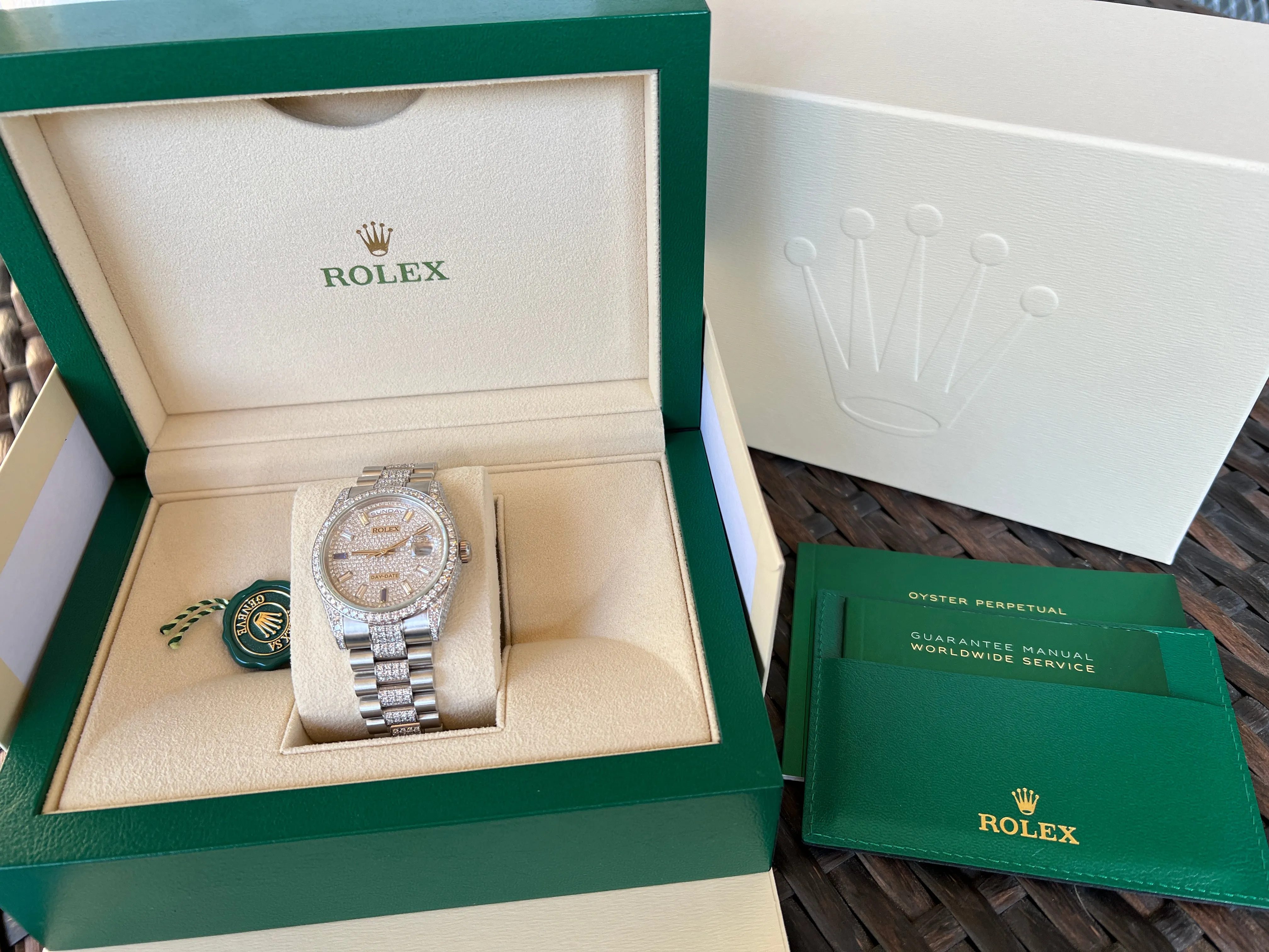 Rolex 36mm "Presidential" Day-Date 118239 Unisex Watch. Diamond Dial with Sapphire, Diamond Case, Diamond Lugs, Diamond Center Links and Diamond Bezel