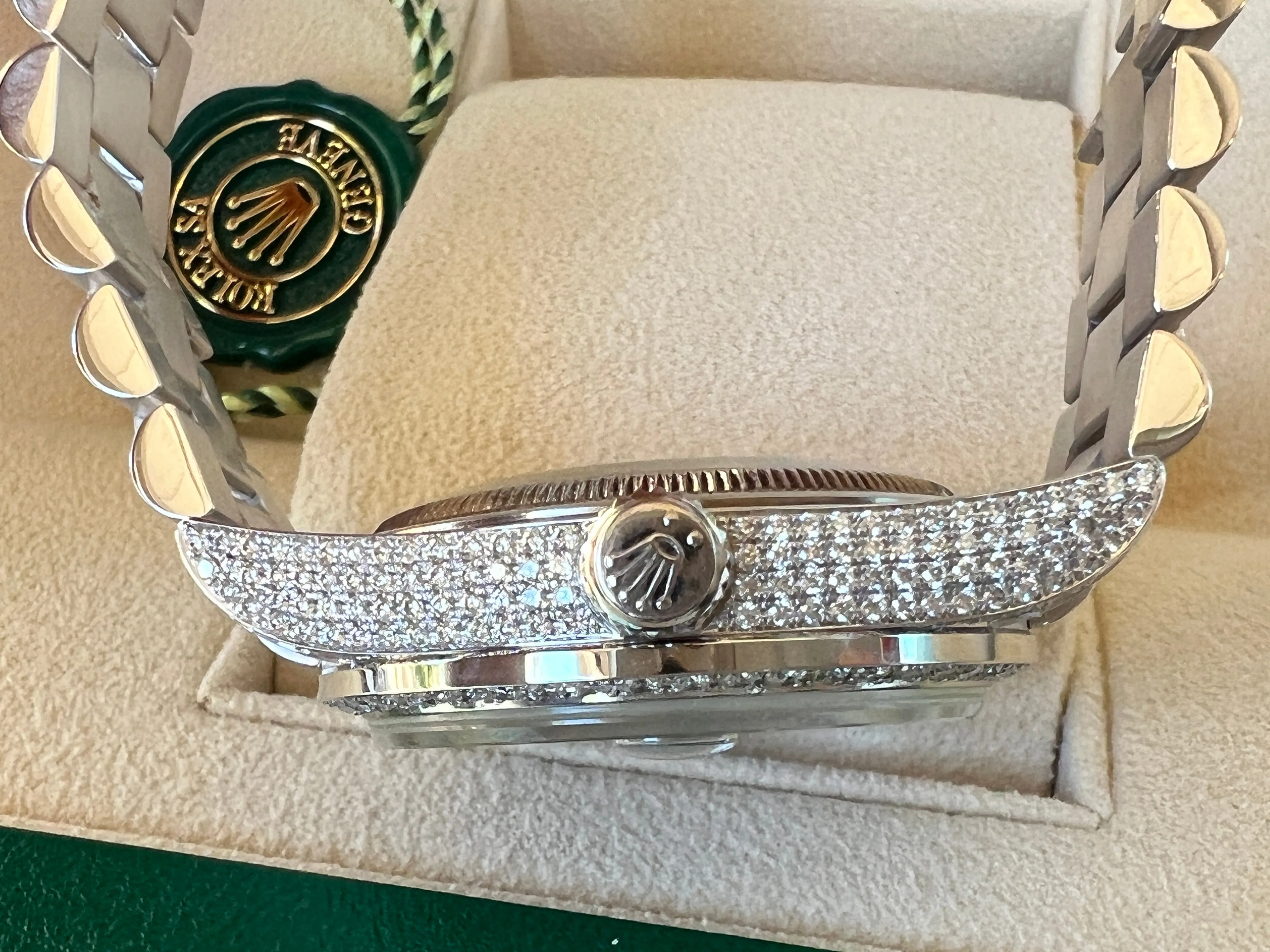 Rolex 36mm "Presidential" Day-Date 118239 Unisex Watch. Diamond Dial with Sapphire, Diamond Case, Diamond Lugs, Diamond Center Links and Diamond Bezel